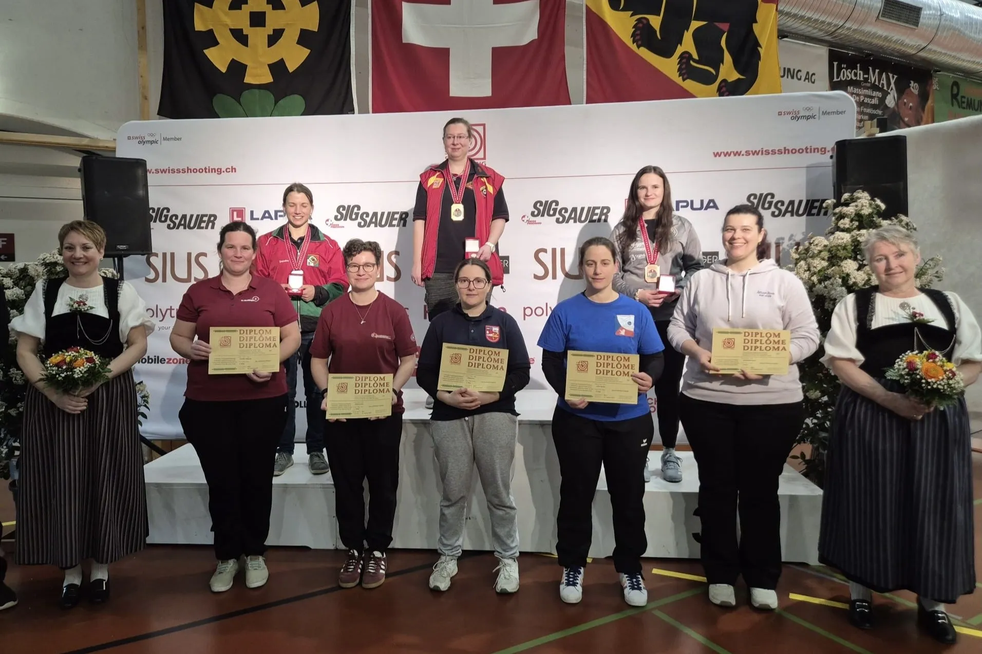 Bild der Siegerehrung mit allen 8 Finalistinnen